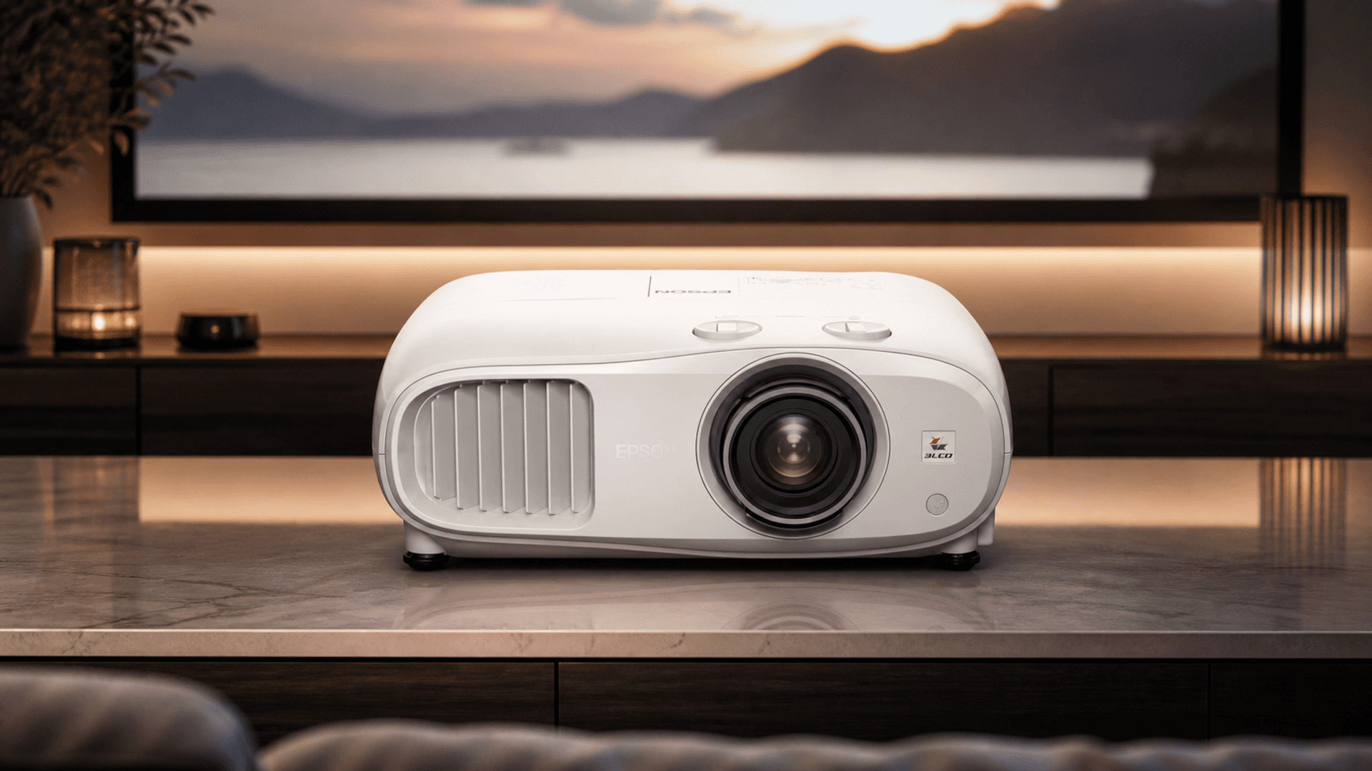 Immagine di Epson EH-TW7000, il videoproiettore scende di oltre 330€